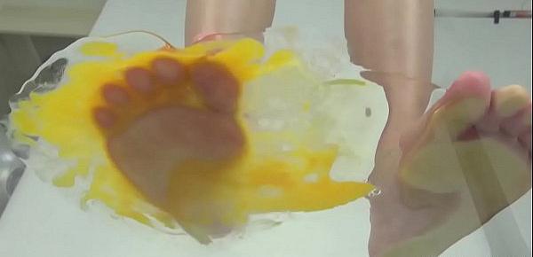  Barefoot foodcrush Girl crush a raw egg
